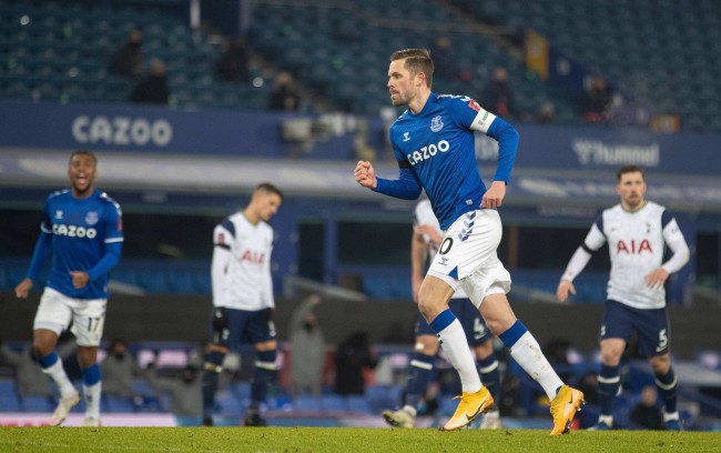 他的两个进 他的两个进